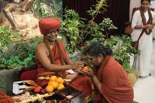 http://nithyananda.org/sites/default/files/photo-gallery/2015-01jan-22nd-nithyananda-diary_IMG_9916_bidadi-satsang-kalpataru.JPG