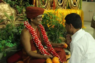 http://nithyananda.org/sites/default/files/photo-gallery/2015-01jan-23rd-nithyananda-diary_IMG_9997_bidadi-satsang-kalpataru.JPG