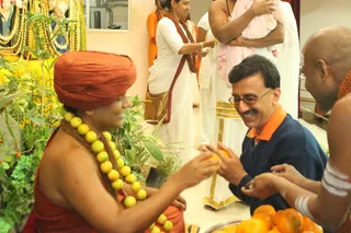http://nithyananda.org/sites/default/files/photo-gallery/2015-01jan-25th-nithyananda-diary_IMG_0690_bidadi-kalpataru-darshan-swamiji.JPG