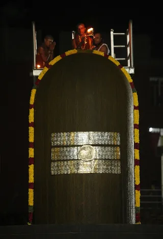 http://nithyananda.org/sites/default/files/photo-gallery/2015-01jan-26th-nithyananda-diary_IMG_1513_bidadi-rudrabishekam.JPG
