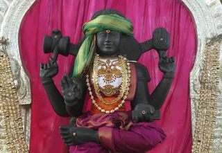 http://nithyananda.org/sites/default/files/photo-gallery/2015-01jan-26th-nithyananda-diary_IMG_1549_bidadi-ratha-saptami-dakshinamoorthi.JPG