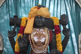 http://nithyananda.org/sites/default/files/photo-gallery/2015-01jan-28th-nithyananda-diary_IMG_2108_bidadi-temple-dakshinamoorthi.JPG