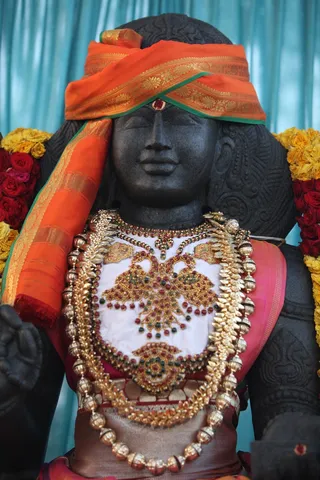 http://nithyananda.org/sites/default/files/photo-gallery/2015-02feb-01st-nithyananda-diary_IMG_3512_bidadi-dakshanamoorthy.JPG