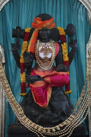 http://nithyananda.org/sites/default/files/photo-gallery/2015-02feb-01st-nithyananda-diary_IMG_3517_bidadi-dakshanamoorthy.JPG