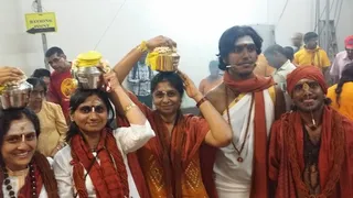 http://nithyananda.org/sites/default/files/photo-gallery/2015-02feb-03rd-nithyananda-diary_20150202_235158_malaysia-thaipoosam-photos_0.jpg