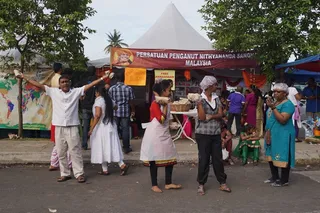 http://nithyananda.org/sites/default/files/photo-gallery/2015-02feb-03rd-nithyananda-diary_DSC07663_malaysia-thaipoosam-photos_0.JPG