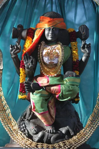 http://nithyananda.org/sites/default/files/photo-gallery/2015-02feb-04th-nithyananda-diary_IMG_4125_bidadi-anandaswara%20and%20anandaswari.JPG