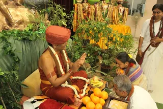http://nithyananda.org/sites/default/files/photo-gallery/2015-02feb-07th-nithyananda-diary_IMG_4914_bidadi-kalpataru-darshan.JPG