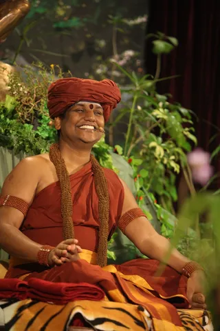 http://nithyananda.org/sites/default/files/photo-gallery/2015-02feb-07th-nithyananda-diary_IMG_5083_bidadi-satsang-swamiji.JPG