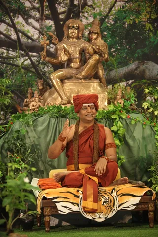 http://nithyananda.org/sites/default/files/photo-gallery/2015-02feb-08th-nithyananda-diary_IMG_5147_bidadi-nithya-satsang-swamiji.JPG