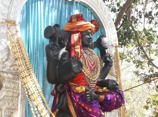 http://nithyananda.org/sites/default/files/photo-gallery/2015-02feb-14th-nithyananda-diary_IMG_6307_bidadi-temple-dakshinamoorthi.JPG