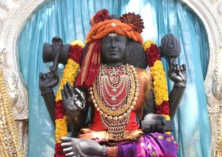 http://nithyananda.org/sites/default/files/photo-gallery/2015-02feb-14th-nithyananda-diary_IMG_6325_bidadi-temple-dakshinamoorthi.JPG