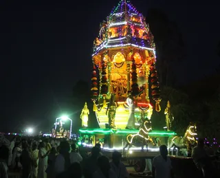 http://nithyananda.org/sites/default/files/photo-gallery/2015-02feb-17th-nithyananda-diary_IMG_7439_bidadi-shivaratri-ratham.JPG