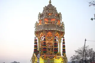 http://nithyananda.org/sites/default/files/photo-gallery/2015-02feb-17th-nithyananda-diary_IMG_7554_bidadi-shivaratri-ratham.JPG