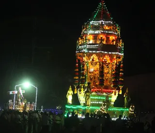 http://nithyananda.org/sites/default/files/photo-gallery/2015-02feb-17th-nithyananda-diary_IMG_7621_bidadi-shivaratri-ratham.JPG