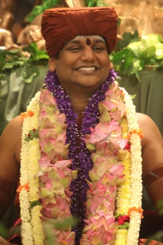 http://nithyananda.org/sites/default/files/photo-gallery/2015-02feb-24th-nithyanda-diary_IMG_0215_bidadi-satsang-swamiji.JPG