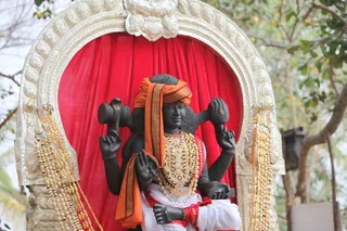 http://nithyananda.org/sites/default/files/photo-gallery/2015-03mar-03rd-nithyananda-diary_IMG_2280_bidadi-lord-dhakshinamoorthy.JPG