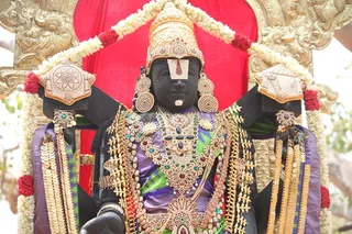 http://nithyananda.org/sites/default/files/photo-gallery/2015-03mar-04th-nithyananda-diary_IMG_3234_bidadi-temple-lord%20venkateswara.JPG