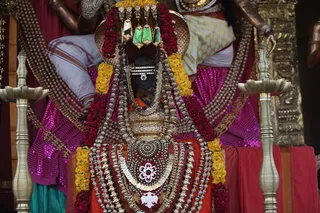 http://nithyananda.org/sites/default/files/photo-gallery/2015-03mar-10th-nithyananda-diary_IMG_4004_bidadi-temple-anandalingam.JPG