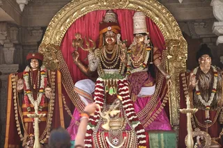 http://nithyananda.org/sites/default/files/photo-gallery/2015-03mar-11th-nithyananda-diary_IMG_4274_bidadi-temple-anandaswara%20and%20anandaswari_0.JPG