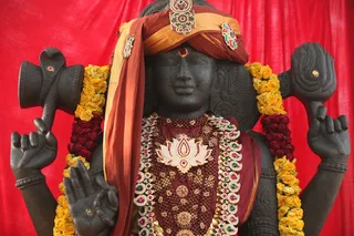 http://nithyananda.org/sites/default/files/photo-gallery/2015-03mar-18th-nithyananda-diary_IMG_4824_bidadi-temple-lord-dakshinamurthy.JPG