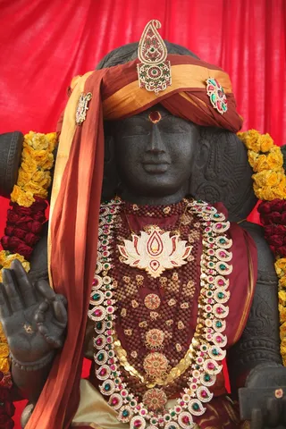 http://nithyananda.org/sites/default/files/photo-gallery/2015-03mar-18th-nithyananda-diary_IMG_4828_bidadi-temple-lord-dakshinamuthy.JPG