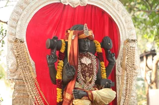 http://nithyananda.org/sites/default/files/photo-gallery/2015-03mar-18th-nithyananda-diary_IMG_4835_bidadi-temple-lord-dakshinamurthy.JPG