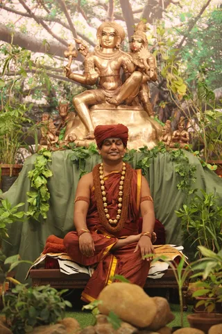 http://nithyananda.org/sites/default/files/photo-gallery/2015-03mar-19th-nithyananda-diary_IMG_4909_bidadi-satsang-swamiji.JPG