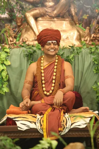 http://nithyananda.org/sites/default/files/photo-gallery/2015-03mar-20th-nithyananda-diary_IMG_5091_bidadi-satsang-swamiji.JPG