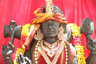 http://nithyananda.org/sites/default/files/photo-gallery/2015-03mar-20th-nithyananda-diary_IMG_5211_bidadi-temple-lord-dakshinamorthy.JPG