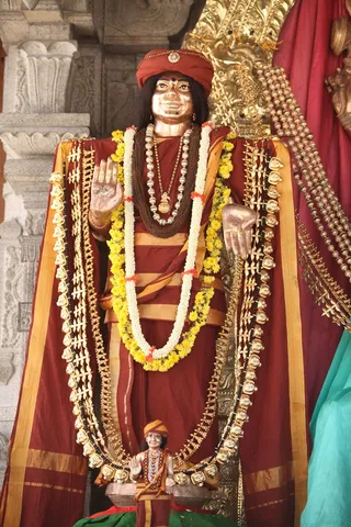 http://nithyananda.org/sites/default/files/photo-gallery/2015-03mar-20th-nithyananda-diary_IMG_5248_bidadi-temple-swamiji-morthy.JPG