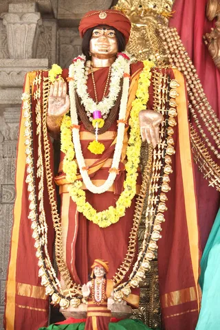 http://nithyananda.org/sites/default/files/photo-gallery/2015-03mar-21st-nithyananda-diary_IMG_5331_bidadi-temple-swamiji-murthy_1.JPG