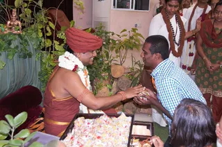 http://nithyananda.org/sites/default/files/photo-gallery/2015-03mar-22nd-nithyananda-diary_IMG_5462_bidadi-kalpataru-darshan-swamiji%20.jpg
