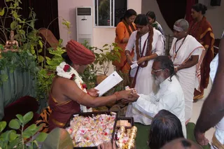 http://nithyananda.org/sites/default/files/photo-gallery/2015-03mar-22nd-nithyananda-diary_IMG_5469_bidadi-kalpataru-darshan-swamiji%20.jpg