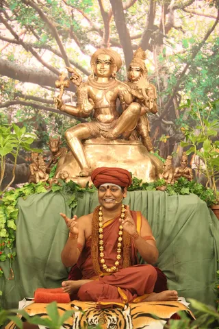 http://nithyananda.org/sites/default/files/photo-gallery/2015-03mar-23rd-nithyananda-diary_IMG_5767_bidadi-satsang-swamiji_0.JPG