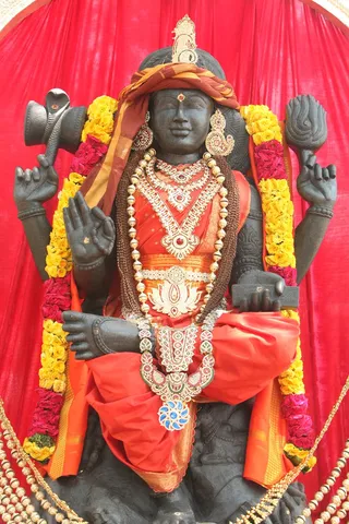 http://nithyananda.org/sites/default/files/photo-gallery/2015-03mar-24th-nithyananda-diary_IMG_5918_bidadi-temple-dakshinamoorthi.JPG