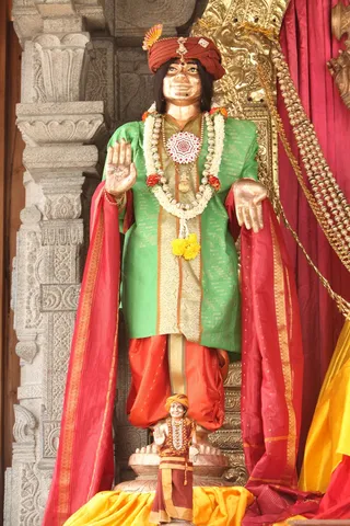 http://nithyananda.org/sites/default/files/photo-gallery/2015-03mar-25th-nithyananda-diary_IMG_6051_bidadi-temple-swami-murthy.JPG