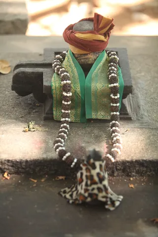 http://nithyananda.org/sites/default/files/photo-gallery/2015-03mar-28th-nithyananda-diary_IMG_6399_bidadi-temple-lord-%20muniswara.JPG