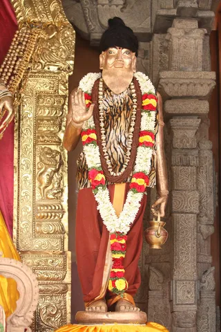 http://nithyananda.org/sites/default/files/photo-gallery/2015-04apr-01st-nithyananda-diary_IMG_7143_bidadi-temple-sanctum-kapila-muni.JPG