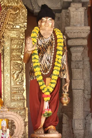 http://nithyananda.org/sites/default/files/photo-gallery/2015-04apr-05th-nithyananda-diary_IMG_7921_bidadi-temple-sanctum-kapila-muni.JPG
