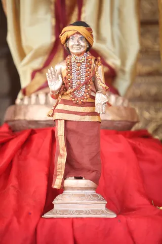 http://nithyananda.org/sites/default/files/photo-gallery/2015-04apr-08th-nithyananda-diary_IMG_8334_bidadi-temple-sanctum-swamiji.JPG