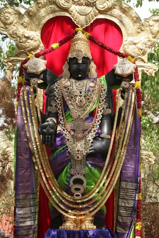 http://nithyananda.org/sites/default/files/photo-gallery/2015-04apr-09th-nithyananda-diary_IMG_8501_bidadi-temple-sanctum-lord-venkateshwara.JPG