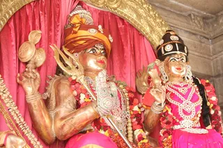 http://nithyananda.org/sites/default/files/photo-gallery/2015-04apr-09th-nithyananda-diary_IMG_8511_bidadi-temple-sanctum-nithyanandeshwara-nithyanandeshwari.JPG