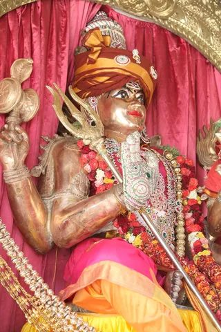 http://nithyananda.org/sites/default/files/photo-gallery/2015-04apr-09th-nithyananda-diary_IMG_8515_bidadi-temple-sanctum-nithyanandeshwara.JPG