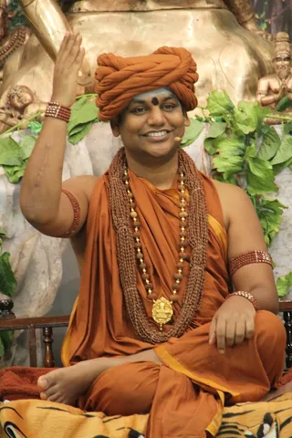http://nithyananda.org/sites/default/files/photo-gallery/2015-04apr-13th-nithyananda-diary_IMG_9139_bidadi-satsang-swamiji.JPG