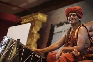 http://nithyananda.org/sites/default/files/photo-gallery/2015-05may-08th-nithyananda-diary_IMG_7172_Varanasai-innerawaken-class-swamiji.JPG