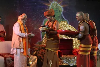 http://nithyananda.org/sites/default/files/photo-gallery/2015-05may-09th-nithyananda-diary_IMG_7843_varanasi-vishwanatha-annapurna-heads-welcome.JPG