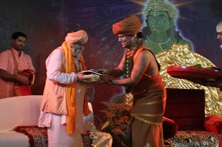 http://nithyananda.org/sites/default/files/photo-gallery/2015-05may-09th-nithyananda-diary_IMG_7845_varanasi-vishwanatha-annapurna-heads-welcome.JPG