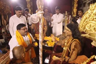 http://nithyananda.org/sites/default/files/photo-gallery/2015-05may-16th-nithyananda-diary_IMG_1542_varanasi-satsang-swamiji.JPG