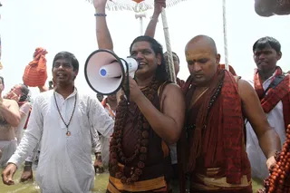 http://nithyananda.org/sites/default/files/photo-gallery/2015-05may-19th-nithyananda-diary_IMG_2219_Triveni%20Sangam-Allahabad-swamiji.JPG